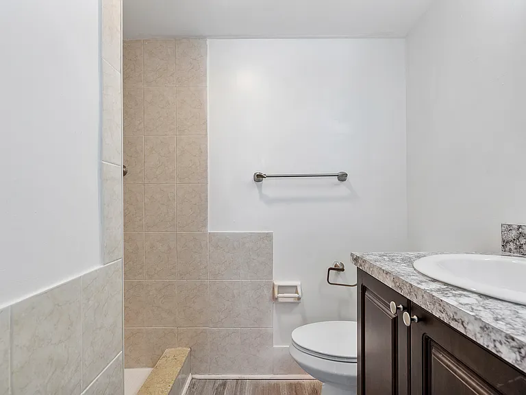 Lush Apartments — Photo 21