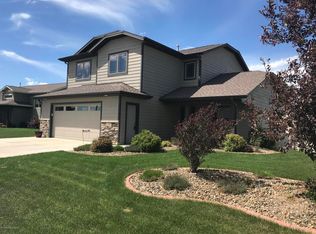2887 Prairie Oak Dr, Dickinson, ND 58601