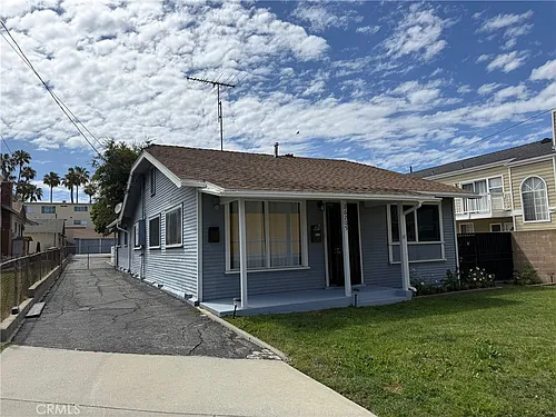 26205 Oak St Photo 1
