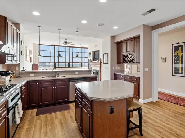 400 S 14th St APT 1208, Saint Louis, MO 63103