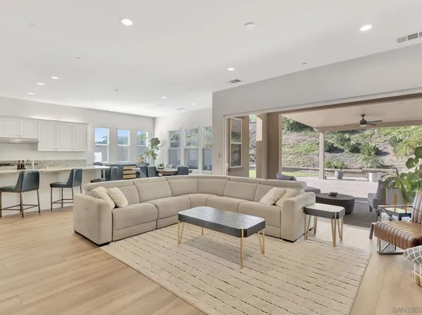 1221 Stockton Pl, Escondido, CA 92026