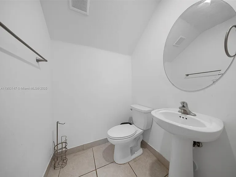 1411 SE 26th Rd — Photo 25