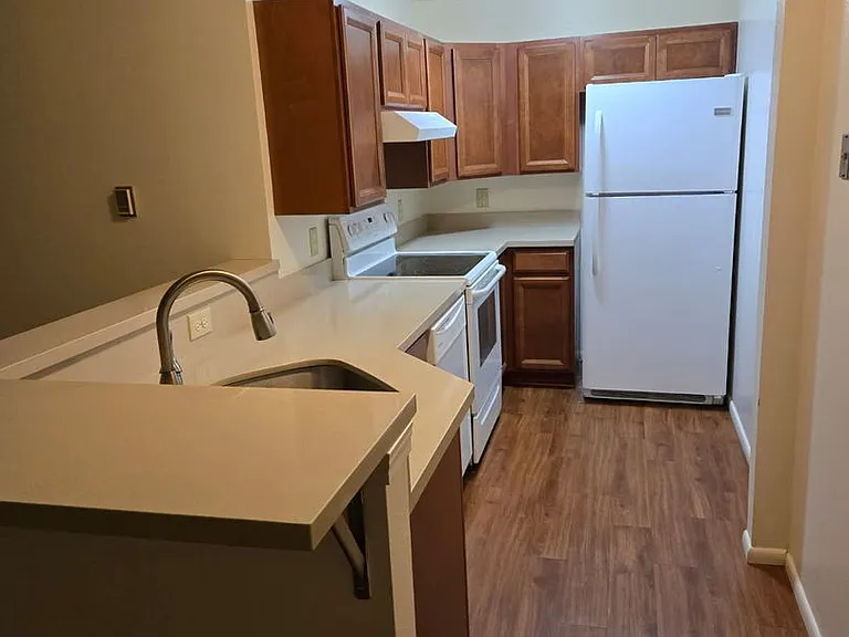 418 Emery St — Photo 7