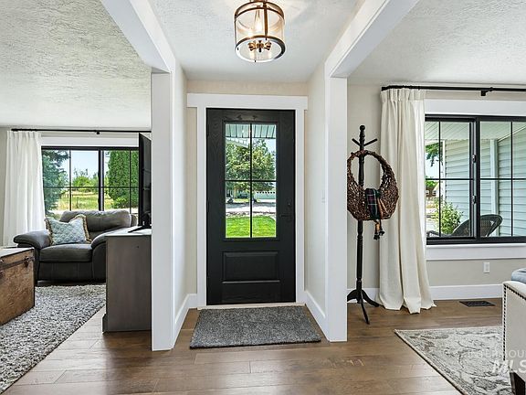 4th image of 4076 W Leland Way