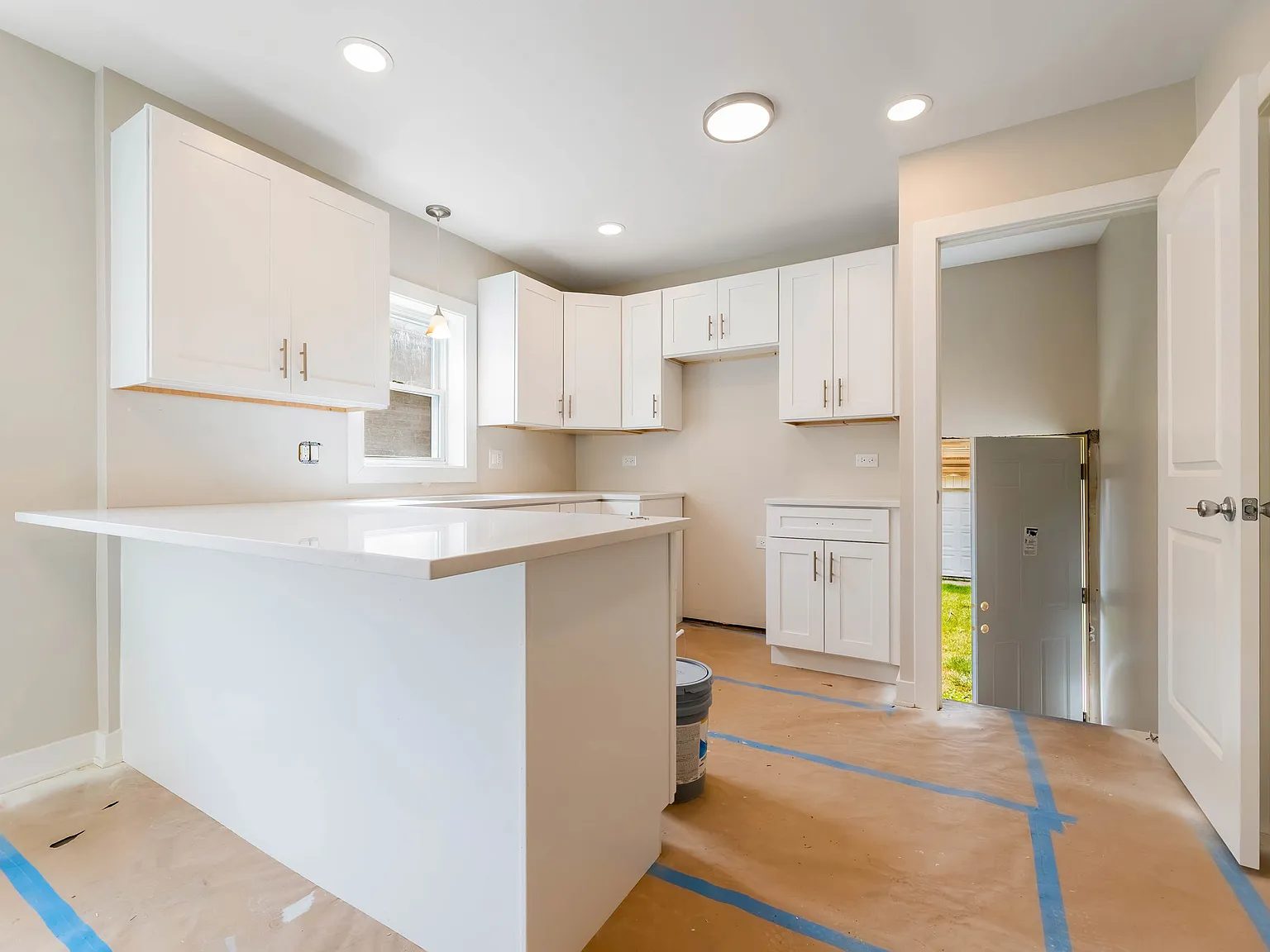 5 bed, 2100 sqft, $3,650 — Photo 4
