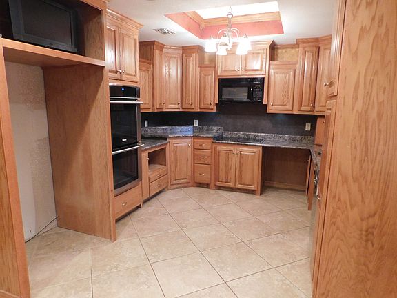 3rd image of 1611 N Zimmers St