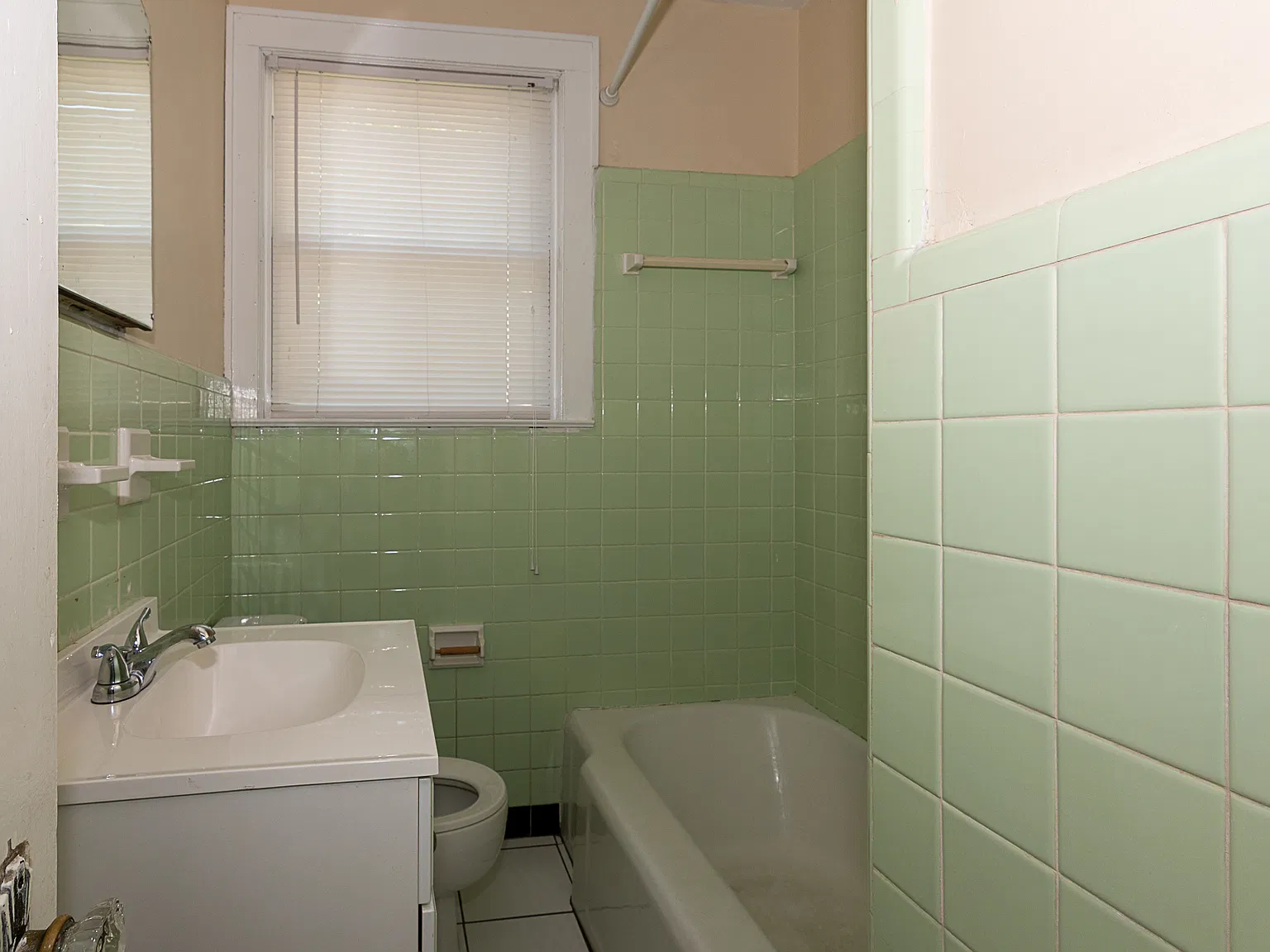 3 bed, 1416 sqft, $2,300 — Photo 3
