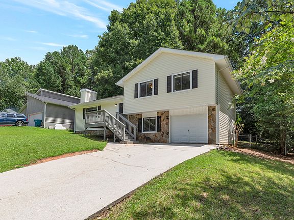 3rd image of 3800 Menloe Way