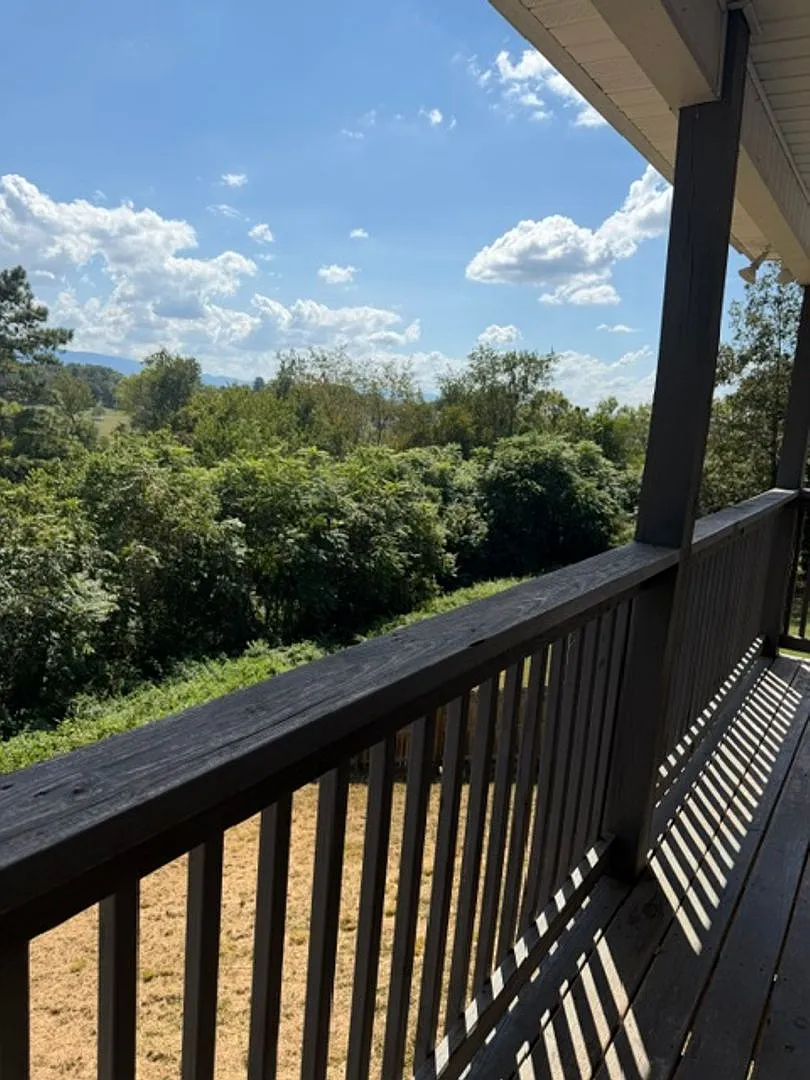 3 bed, 2.0 bath, 1456 sqft, $1,850 — Photo 2