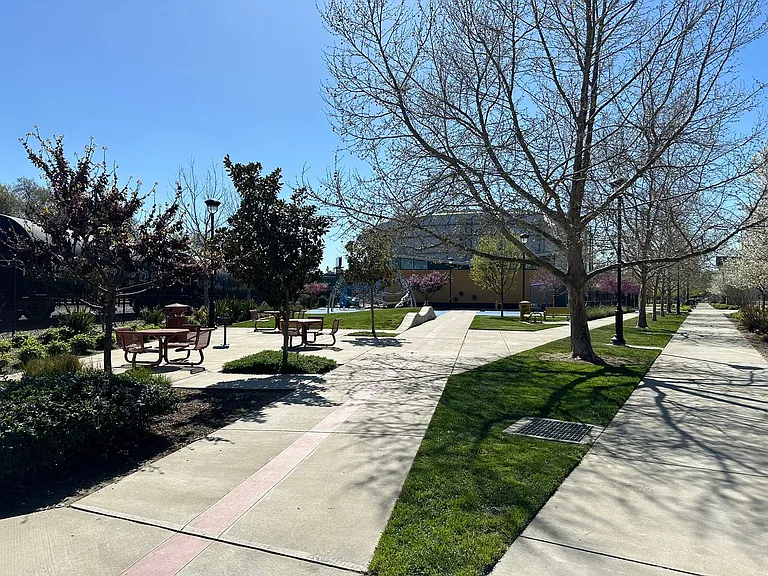 789 Carbon Ct — Photo 24