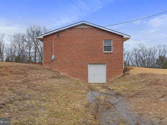 4th image of 201 Rebel Hill Dr