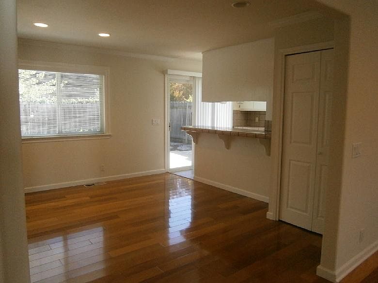 2nd image of 1413 Village Ct