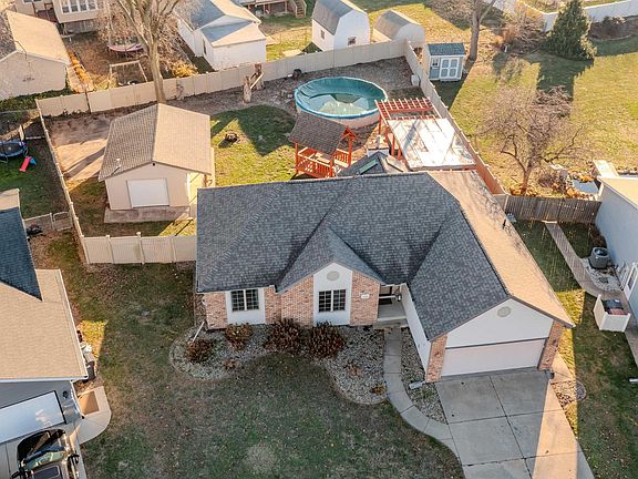 2nd image of 2104 Marigold Dr