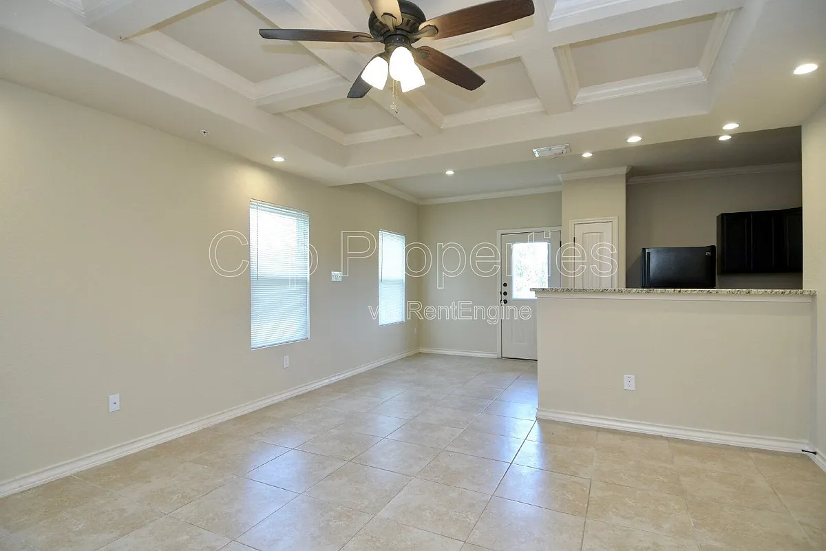 Building Photo - 6610 Arancione Ave #105