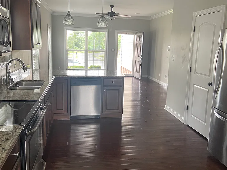 505 Bridle Way — Photo 3