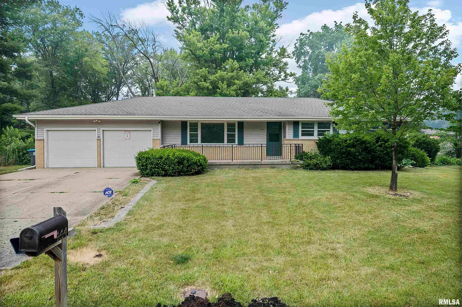 444 Edgewood Dr photo 1
