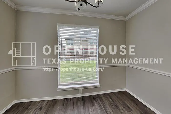 1247 Kings Creek Trl — Photo 7