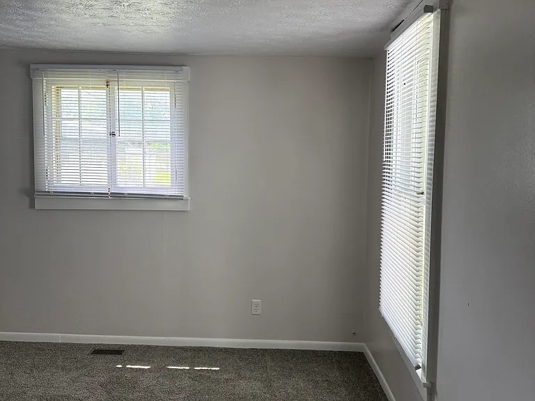 265 W South St — Photo 12