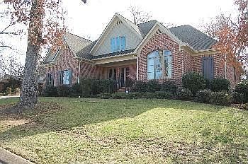 1st image of 826 Hollyhedge Ct
