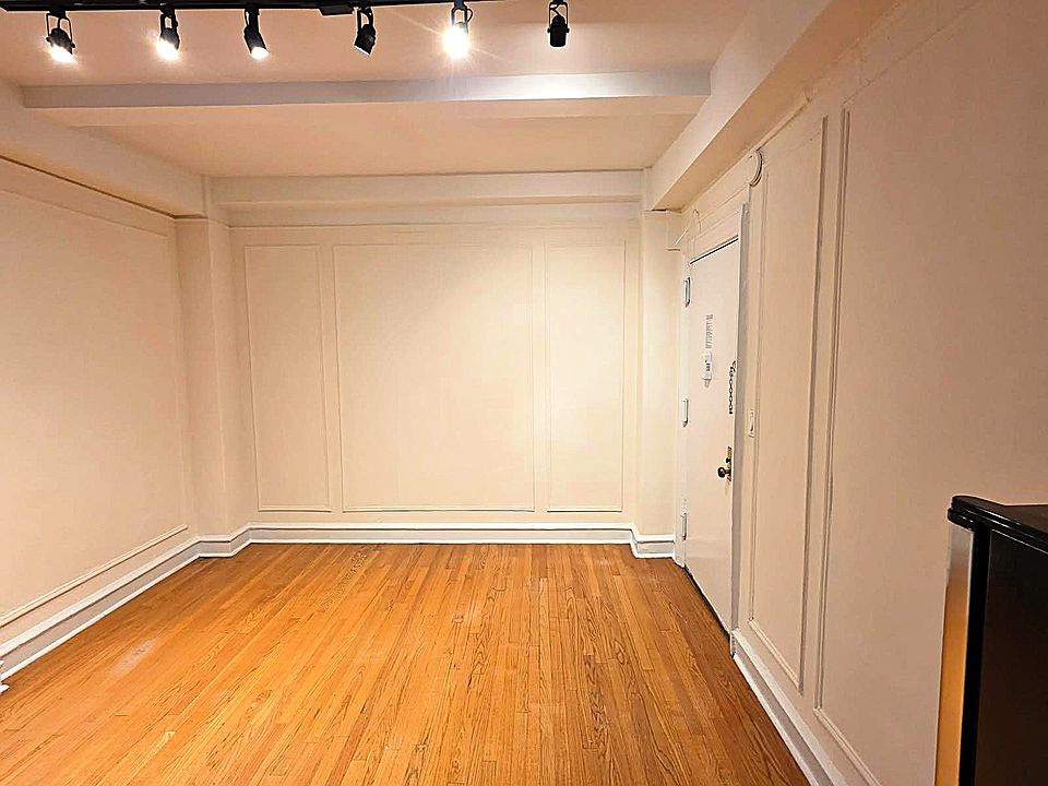 2nd image of 350 W 55th St APT Gr12