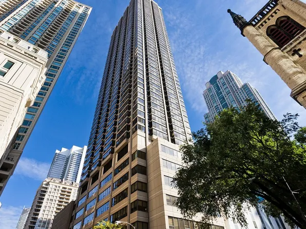 30 E Huron St APT 3210, Chicago, IL 60611