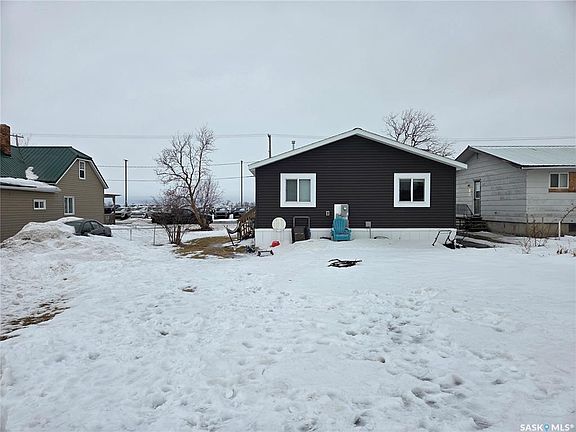 5th image of 413 Railway STREET