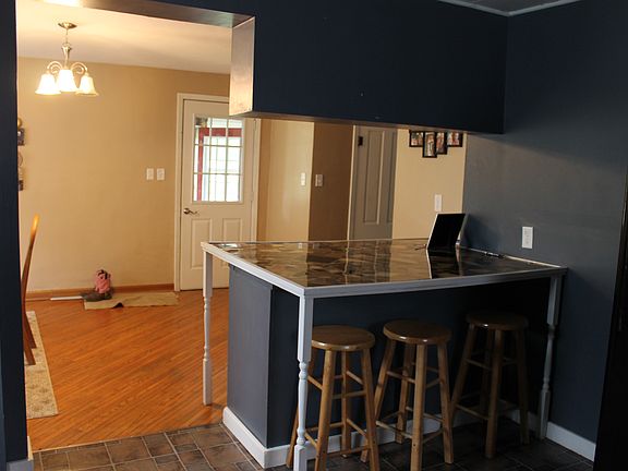 bar with 6 stools