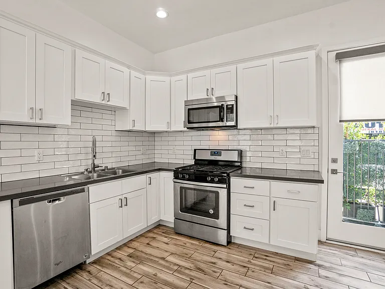 7310 Woodley Ave #7304 — Photo 7