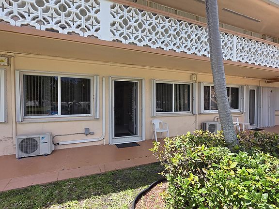 2nd image of 900 SW 10th Terrace #2s