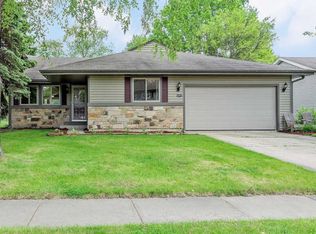 30W237 Bedford Ln, Warrenville, IL 60555