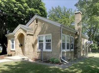 1910 Goguac St W, Springfield, MI 49015