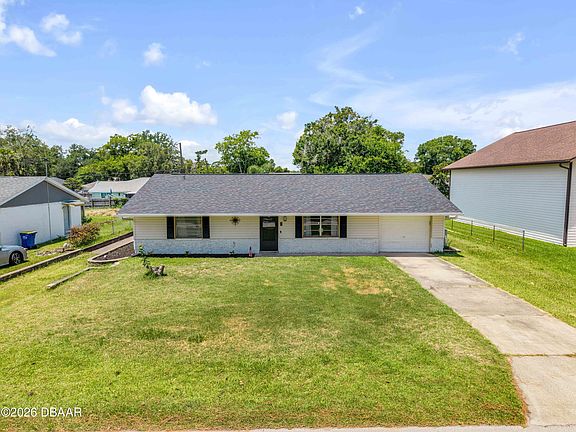 3rd image of 2114 Travelers Palm Dr