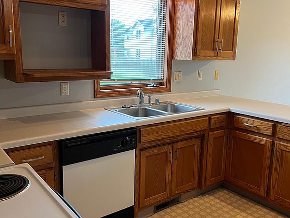 3rd image of 3936 E River Dr