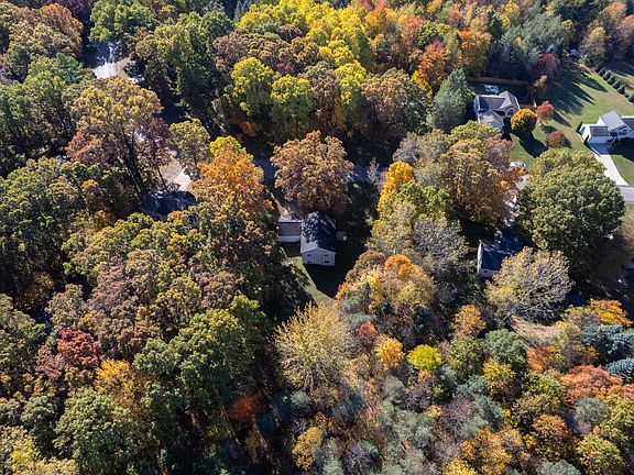 2nd image of 6861 Whispering Forest Dr NE