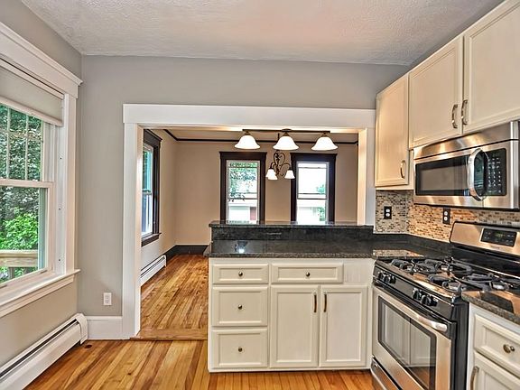 4th image of 218 Heywood St