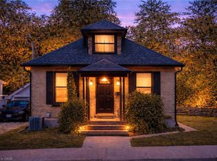 2 Esson St, Kitchener, ON N2M 2T9