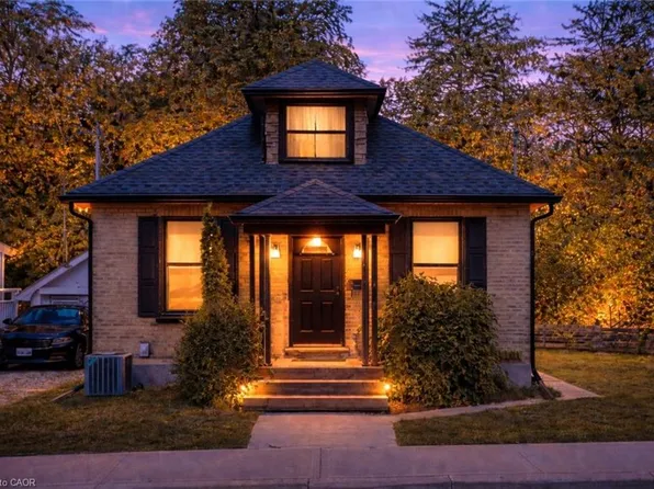 2 Esson St, Kitchener, ON N2M 2T9