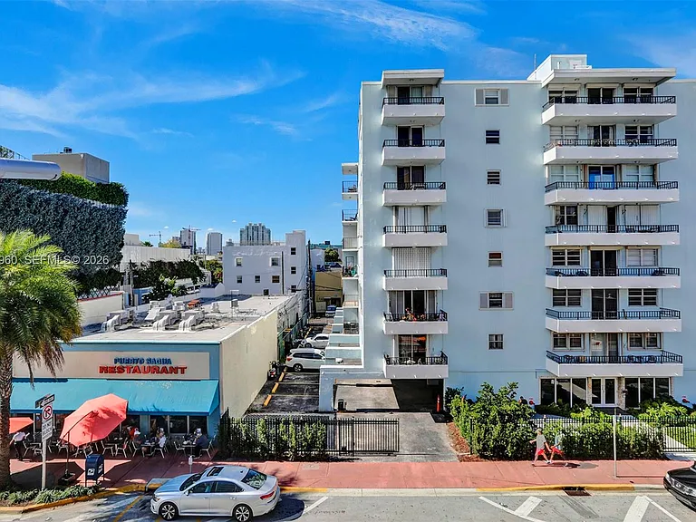 713 Collins Ave #42 — Photo 37