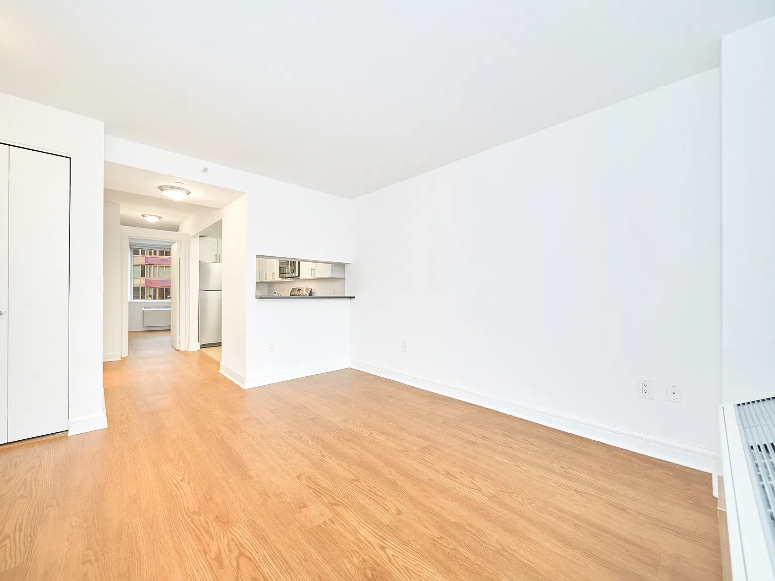 160 Riverside Boulevard — Photo 4