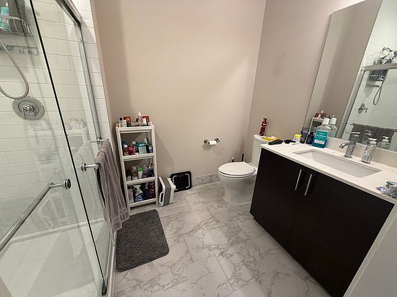 5th image of 933 W Belle Plaine Ave Unit 204