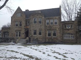 2435 W Saint James Pkwy, Cleveland Heights, OH