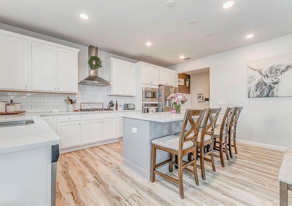 1st image of 28 Rolling Rock Way