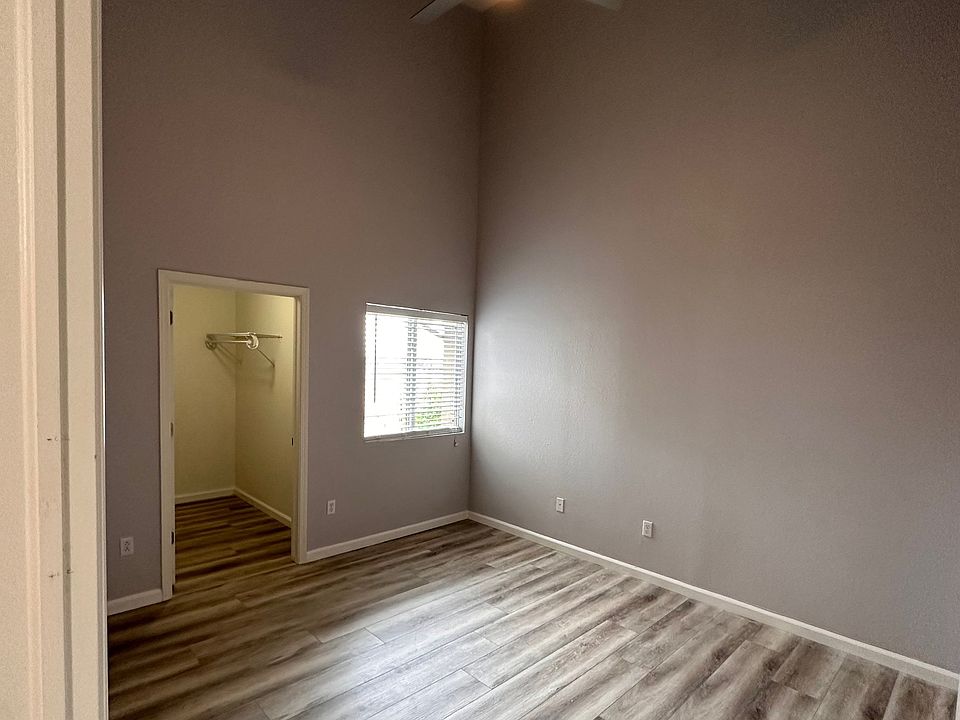 18' vaulted ceiling in the bedroom.