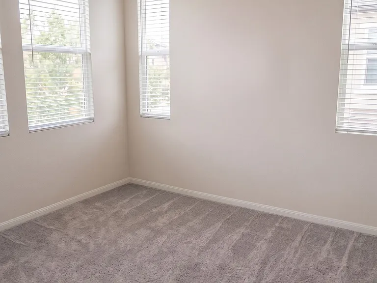 211 N Vincent Ave — Photo 10