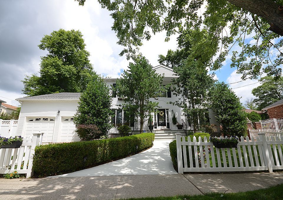 1st image of 15 Melville St