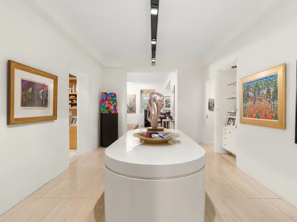 860 Park Avenue image 8 of 19