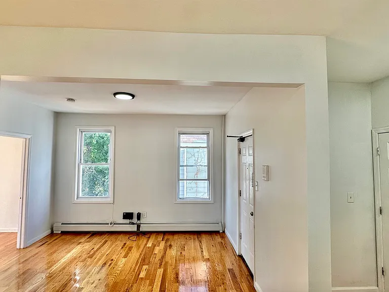 245 Duncan Ave #4 — Photo 9