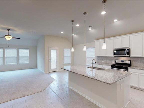 2nd image of 105 Hanover Trl