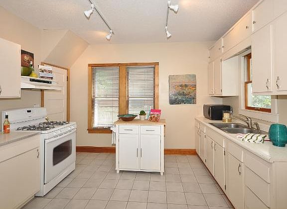 3rd image of 1774 Sheridan Ave