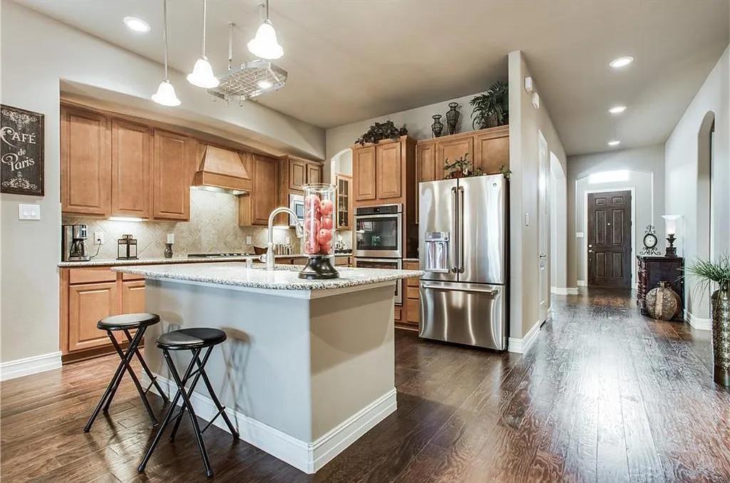 4 bed, 2877 sqft, $3,200 — Photo 2